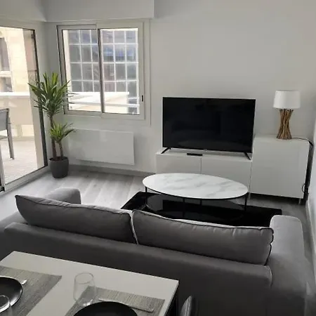 Hyper-center With Parking Apartament *