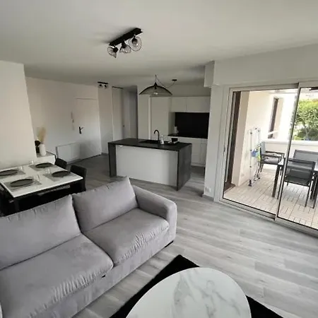 Hyper-center With Parking